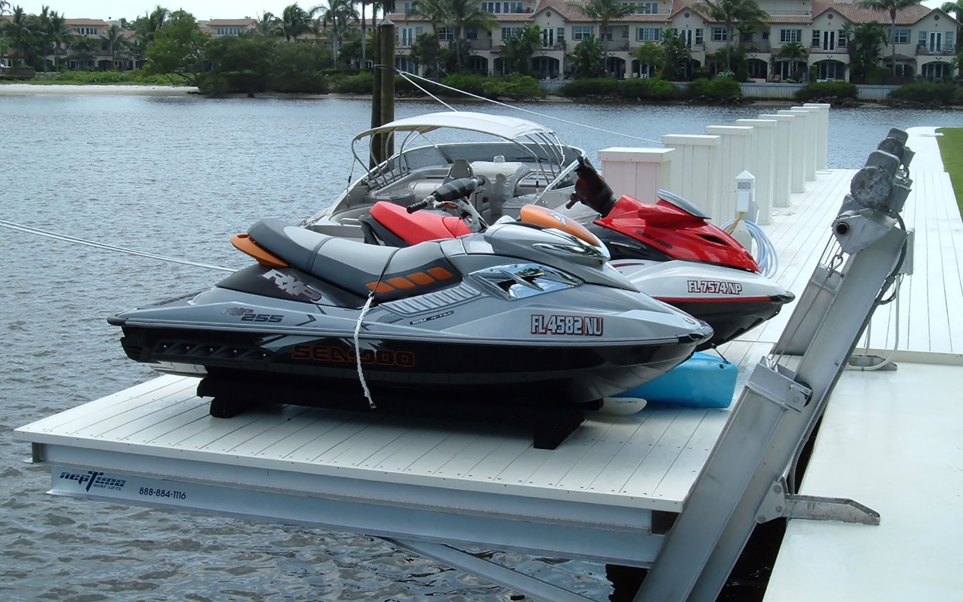 Neptune jet ski lift with multiple watercrafts